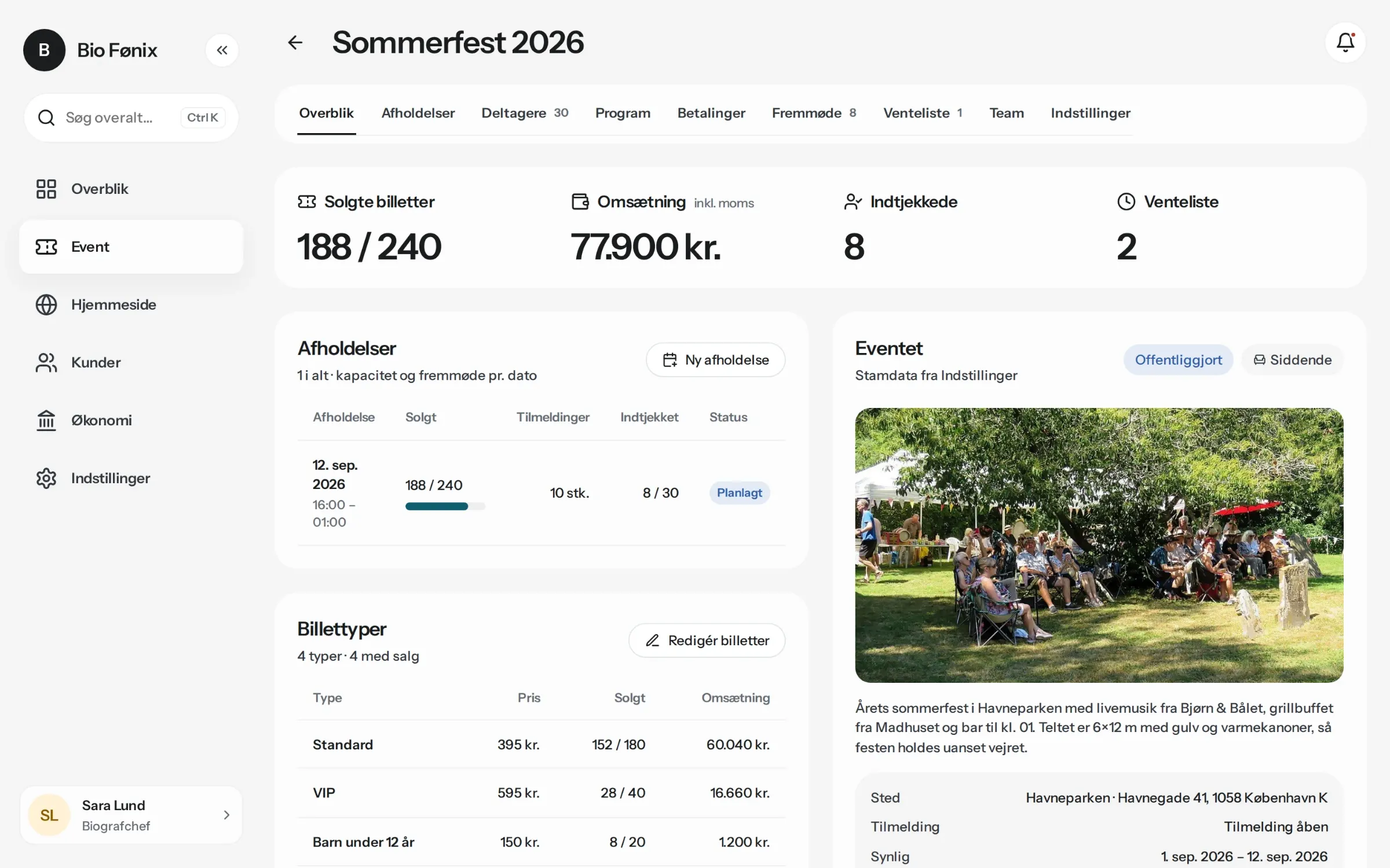 Eventsiden for Sommerfest 2026: solgte billetter, omsætning, indtjekkede og venteliste øverst, afholdelser og billettyper med pris og salg nedenunder.